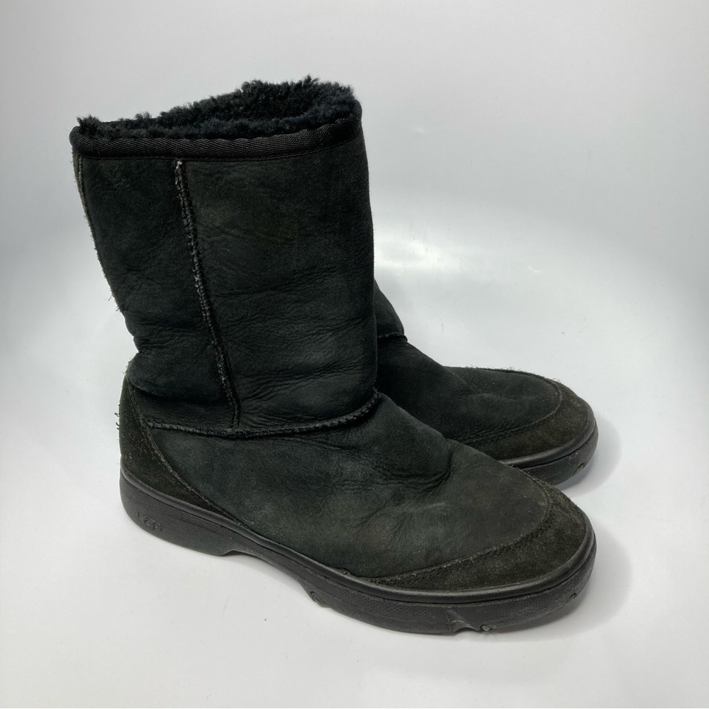 UGG ultimate short black boots size 8‎